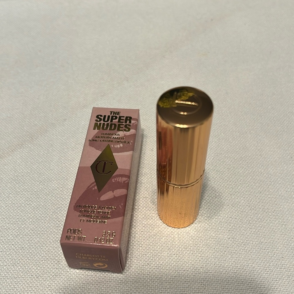 Charlotte Tllbury Super Nude lipstick